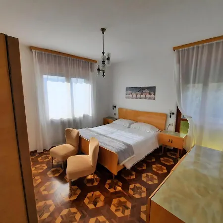Casa Lore * تيرانو